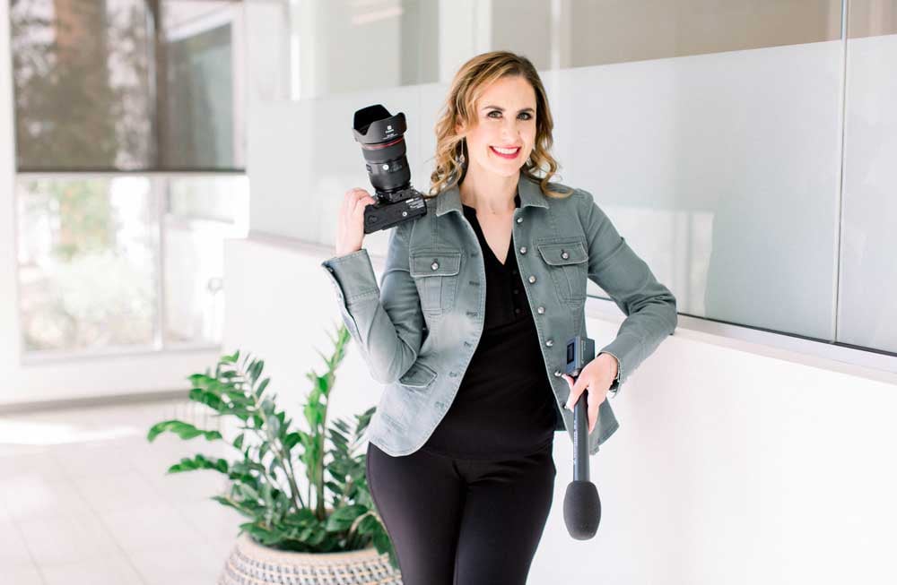 coach-laressa-confident-on-camera-and-on-stage